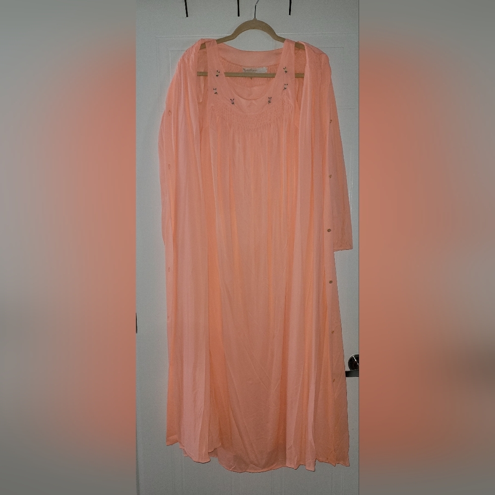 Vintage Linda Lingerie Peignoir Hand Embroidered Lingerie Slip and Robe Set. S.